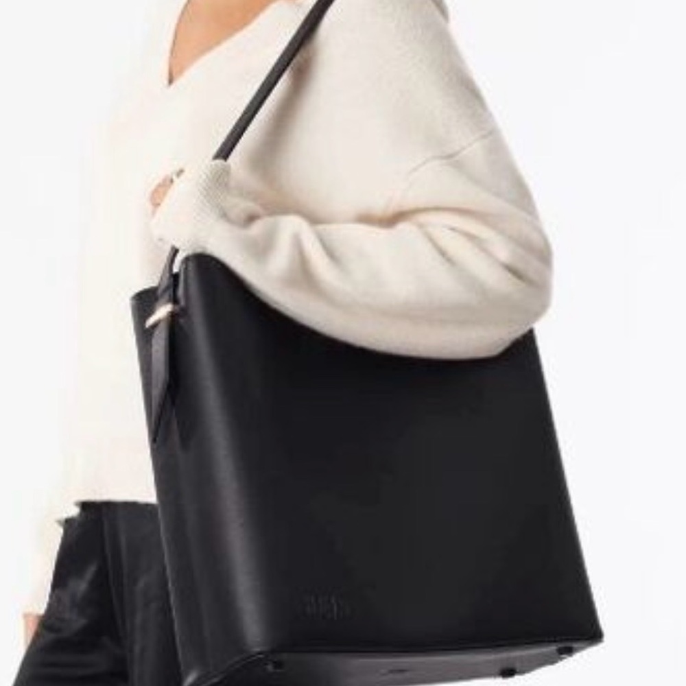 The Essential Tote in black - Picture 3 of 4